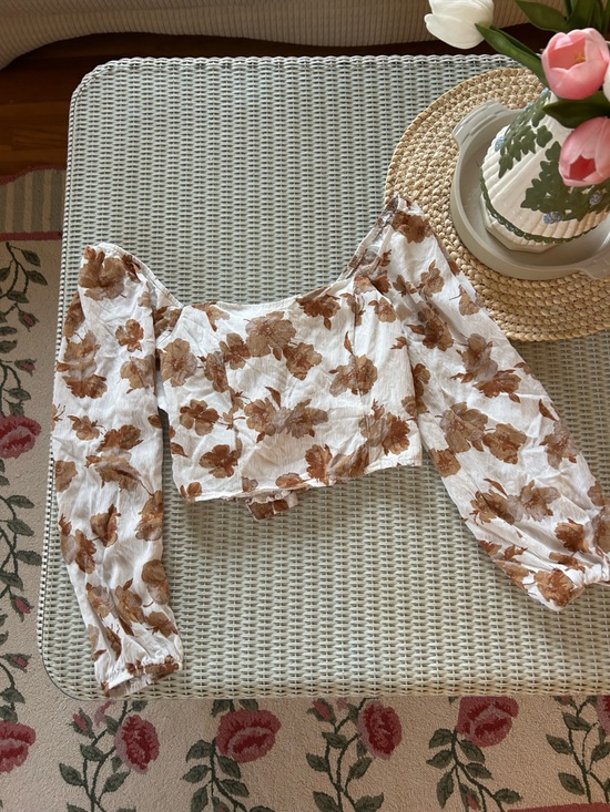 Altar'd State Tops - Altar'd State White Floral Puff-Sleeve Top with Brown Flowers